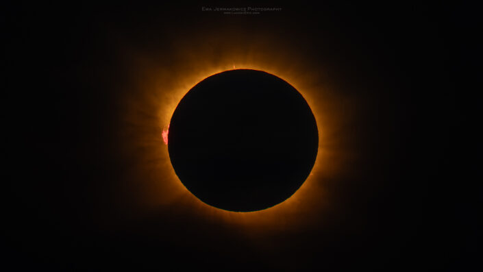 Inner Corona and prominences visible during the Total Solar Eclipse 2026 as seen from Mallorca, Spain