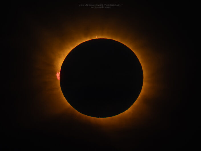Inner Corona and prominences visible during the Total Solar Eclipse 2026 as seen from Mallorca, Spain