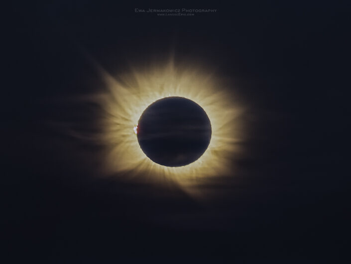 Total Solar Eclipse 2026 - inner, medium and outer corona, partially hidden behind clouds